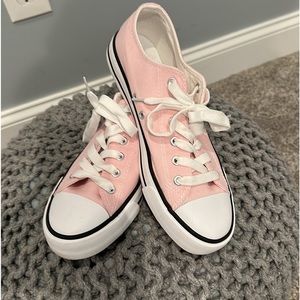 Chuck Taylor pink Size 8